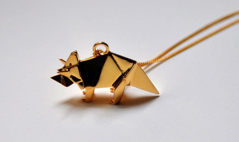 设计师claire naa和arnaud soulignac用金银代替纸,创造了折纸首饰